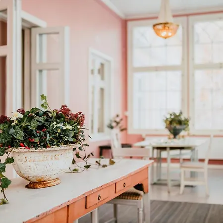 Salaisen Puutarhan Majatalo