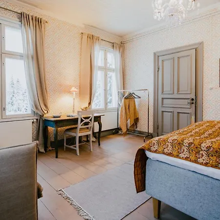 Salaisen Puutarhan Majatalo Gasthof *