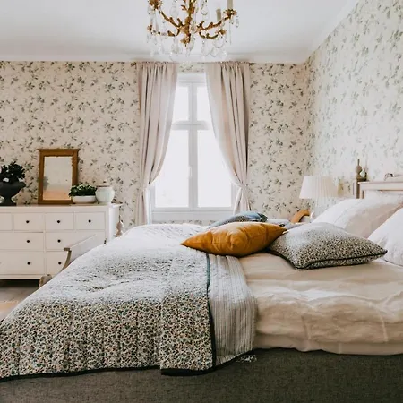 Salaisen Puutarhan Majatalo Han/Misafirhane