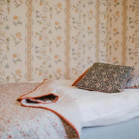 Salaisen Puutarhan Majatalo Gasthof *