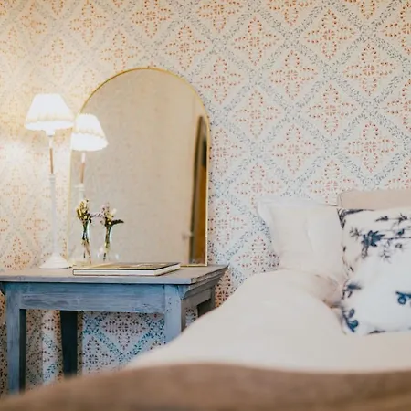 Salaisen Puutarhan Majatalo