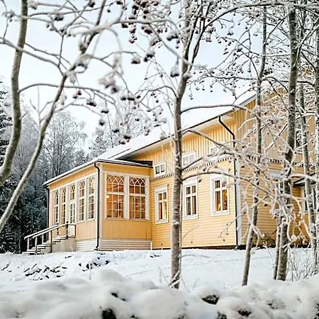 Salaisen Puutarhan Majatalo Herberg