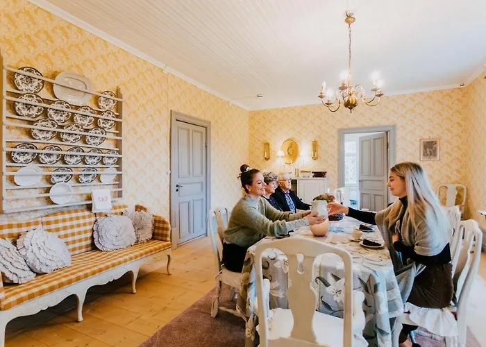 Salaisen Puutarhan Majatalo *